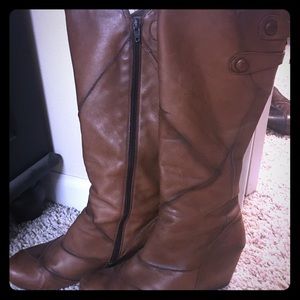 Miz Mooz Boots .  Size 8, comfy, excellent shape